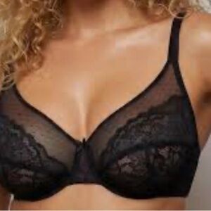 Chic Black Lace Underwire Bra